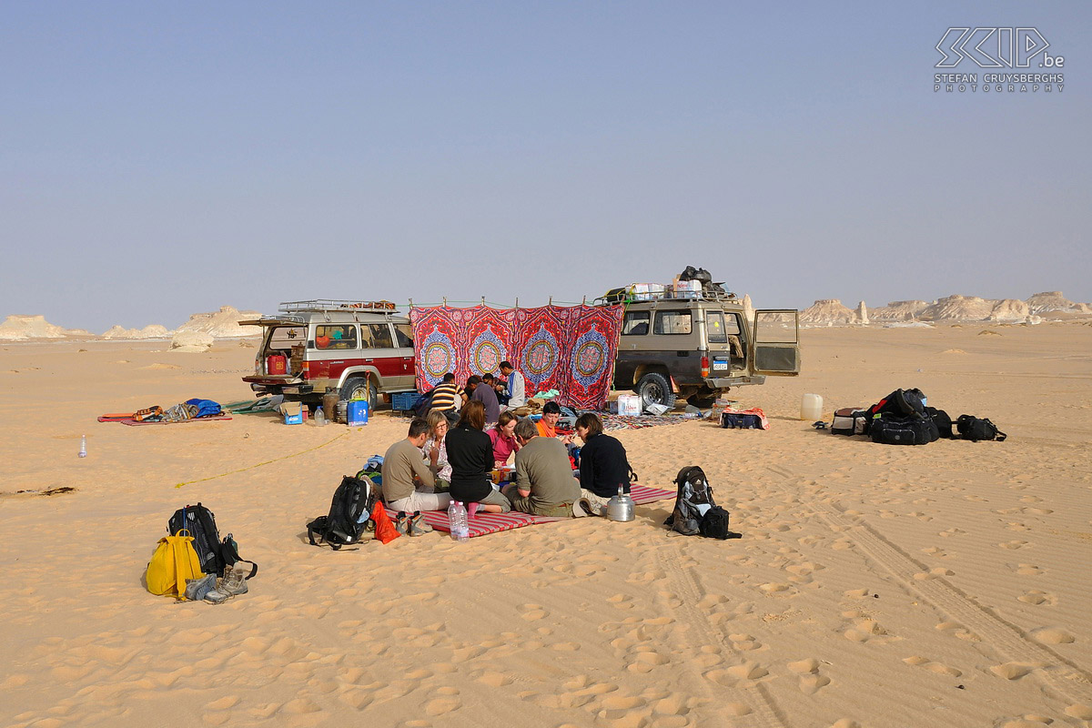 Wadi Biddendee - Campsite Breakfast at our campsite on a sand plain in Wadi Biddendee. Stefan Cruysberghs